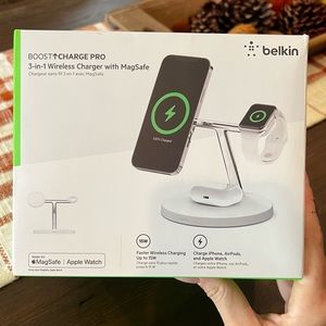 Belkin BoostCharge Pro
3-in-1 Wireless Charger with MagSafe 15W